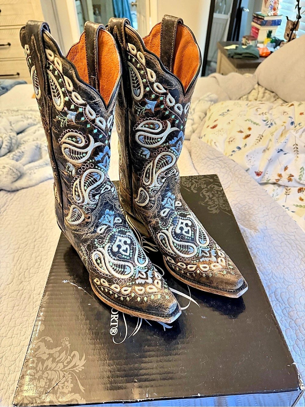 NEW IN BOX - Dan Post DP4023 Embroidered Paisley Cowboy Boots US 7 M